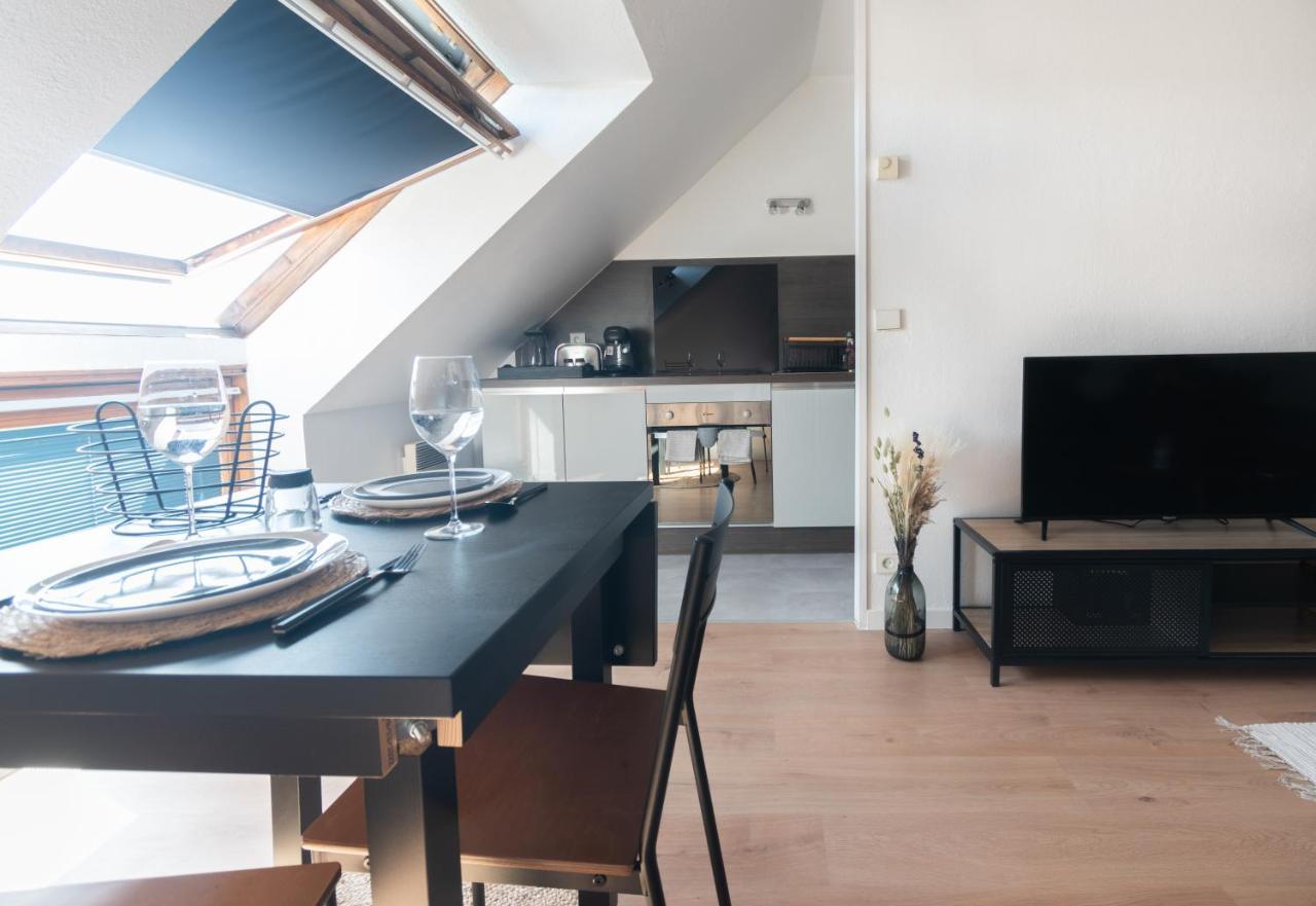 Ferienwohnung Bienvenue Chez Vous Tres Calme Et En Plein Centre Mantes-la-Jolie Exterior foto